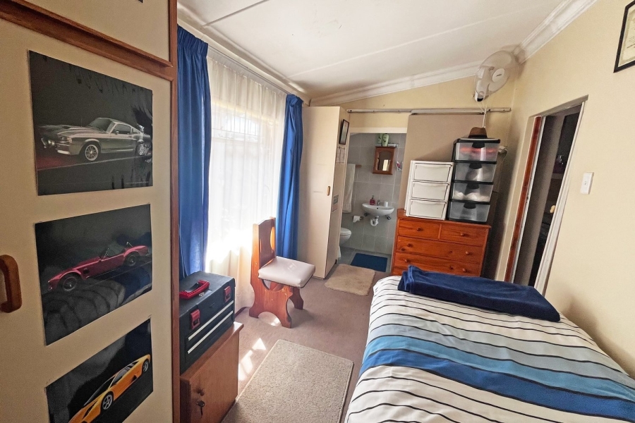 6 Bedroom Property for Sale in Hartenbos Central Western Cape